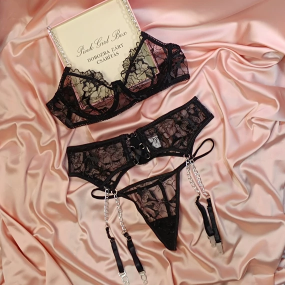 Black Rose "M" Box